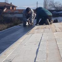 Полагане на воалит върху покривна конструкция с. Слокощица 2019